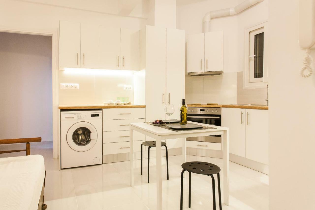 Classy Private Double Rooms In Apartment Next To Acropolis Athen Eksteriør billede
